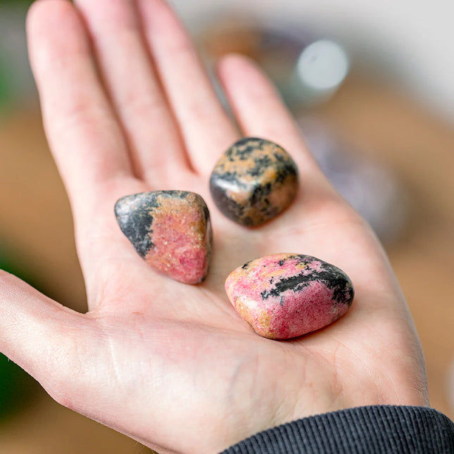 Pierre roulée Rhodonite 2/5 cm - la pièce